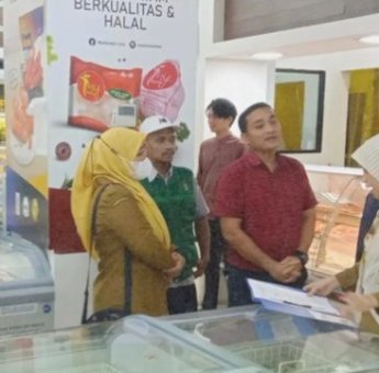 DP2 Kota Makassar Awasi Kualitas Hewan dan Produk Hewan di Frestive Supermarket