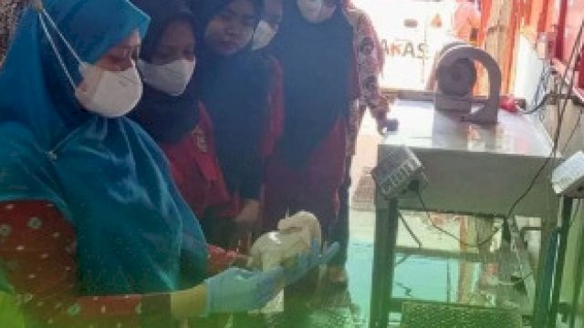 Tingkatkan Pengawasan Produk, DP2 Kota Makassar Periksa Rumah Potong Unggas Mitra Kirana