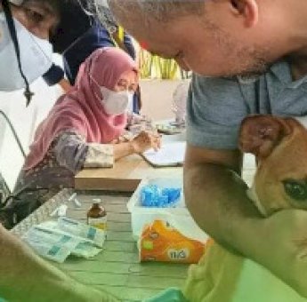 DP2 Makassar dan MCLC Gelar Vaksinasi Rabies dan Layanan Kesehatan Hewan di Summarecon Mutiara Makassar