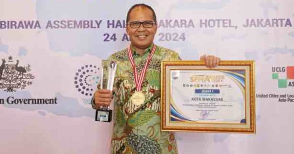 Pemkot Makassar Raih Penghargaan Standar Pelayanan Minimal SPM Awards 2024