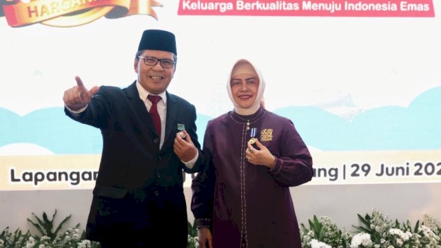 Kompak Pimpin Maksssar, Danny Pomanto dan Indira Yusuf Ismail Dianugerahi Penghargaan Nasional