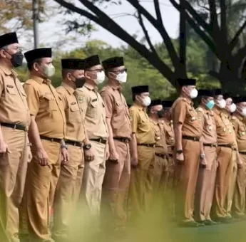 62 Hewan Kurban dari SKPD Makassar Dibagikan ke Staf dan Masyarakat Sekitar
