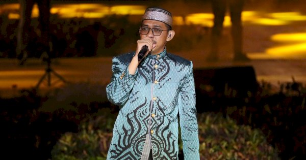 Lagu Daerah Makassar Ashari Sitaba Temani Malam Minggu Pengunjung F8