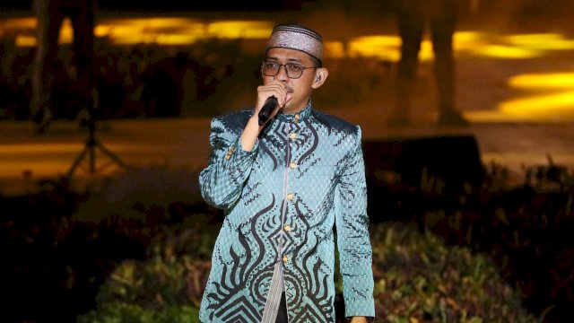 Lagu Daerah Makassar Ashari Sitaba Temani Malam Minggu Pengunjung F8