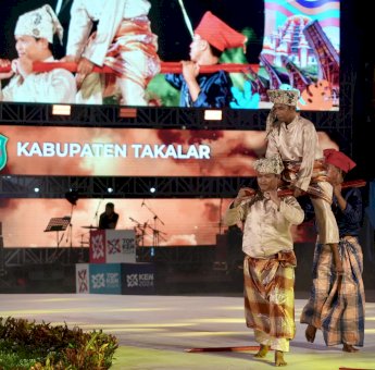 Pertunjukan Tari Paddeko Sukses Buat Tegang Penonton Panggung Utama F8 Makassar