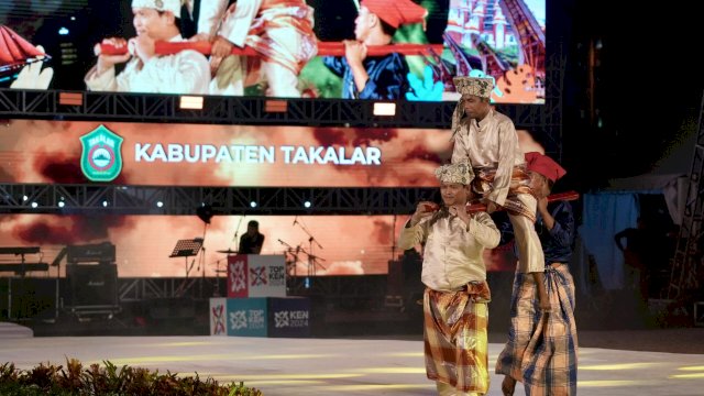 Pertunjukan Tari Paddeko Sukses Buat Tegang Penonton Panggung Utama F8 Makassar