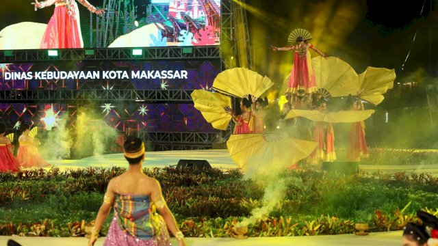 F8 Makassar Jadi Panggung Pelestarian dan Pemajuan Tradisi Seni Budaya, Tari Pallapi Aroo Pukau Pengunjung di Panggung Utama