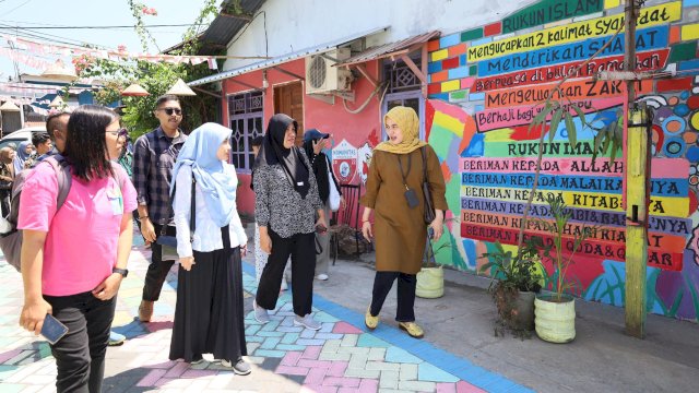 Rombongan Kementrian Kominfo dan KIM Fest 2024 di Lorong Wisata Niigata Kelurahan Mangasa Kecamatan Tamalate, Sabtu (10/8) siang || istimewa 