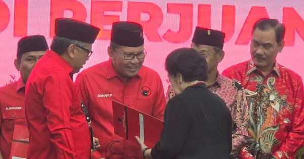 Diserahkan Langsung Megawati, PDIP Resmi Beri Rekomendasi ke Danny Pomanto Maju Pilgub Sulsel 2024