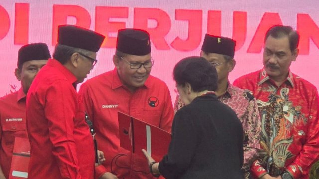 Diserahkan Langsung Megawati, PDIP Resmi Beri Rekomendasi ke Danny Pomanto Maju Pilgub Sulsel 2024