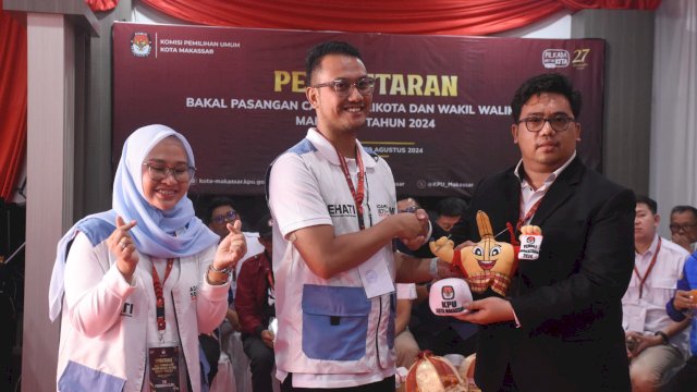 Seto-Rezki Resmi Maju Pilwalkot Usai Daftar KPU Makassar