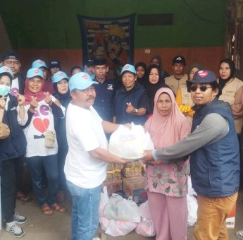Respon Cepat, Tim Pemenangan Sehati Salurkan Bantuan ke Korban Kebakaran di Tamangapa