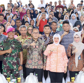 Danny Pomanto Lepas Pendistribusian Bantuan Pangan Beras Pemerintah Tahap II di Makassar