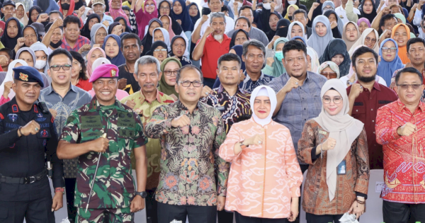 Danny Pomanto Lepas Pendistribusian Bantuan Pangan Beras Pemerintah Tahap II di Makassar