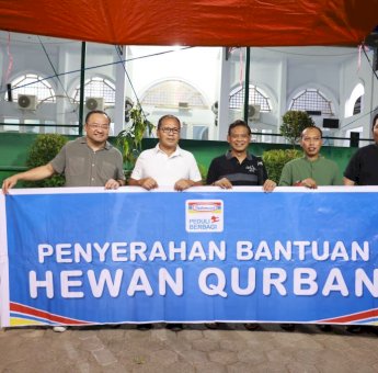 Danny Pomanto Terima Sapi Kurban dari Indomaret Cabang Makassar