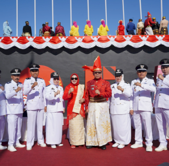 Kompak, Camat Rappocini Bersama Ketua TP PKK dan Lurah Hadiri Upacara HUT RI Ke- 79