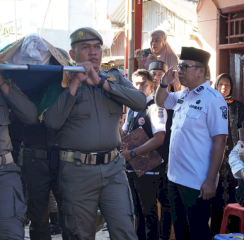 Beri Penghormatan Terakhir, Camat Rappocini Pimpin Upacara Pemakaman Almarhum Syamsul Kamar