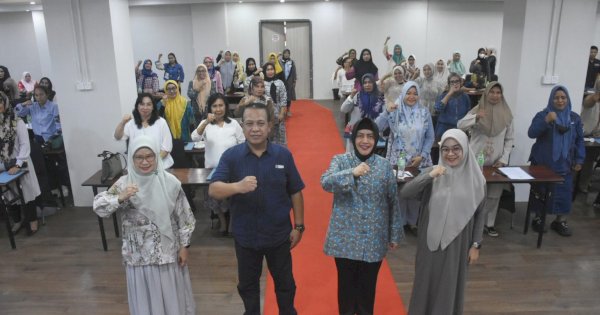 Bersama Ketua PKK Makassar, Hasanuddin Leo Sosialisasikan Perda ASI Eksklusif