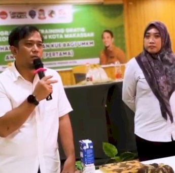Dukung Program 10 Ribu Skill Training, Diskop Makassar Latih Emak-Emak Bikin Kue