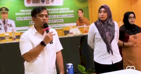 Dukung Program 10 Ribu Skill Training, Diskop Makassar Latih Emak-Emak Bikin Kue