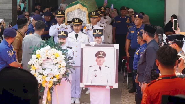 Camat Rappocini Hadiri Pelepasan Jenazah Almarhum Camat Ujung Pandang