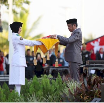 Pj Sekda Kota Makassar Bertindak Sebagai Inspektur Upacara Penurunan Bendera