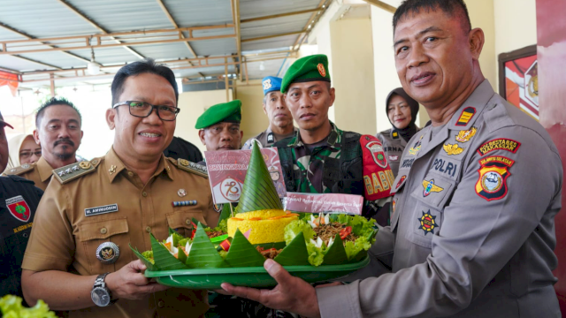 HUT Bhayangkara ke-78, Camat Aminuddin Berikan Kejutan ke Polsek Rappocini