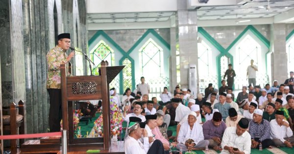 Danny Pomanto Maulid Bareng Pengurus dan Jemaah Masjid Al-Markaz