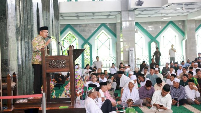 Danny Pomanto Maulid Bareng Pengurus dan Jemaah Masjid Al-Markaz
