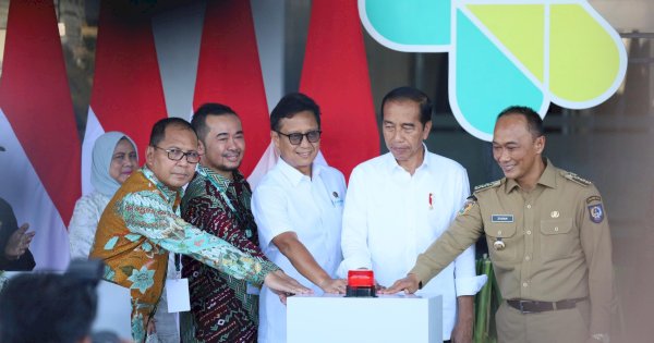 Danny Pomanto Dampingi Presiden Jokowi Resmikan RS Kemenkes Makassar: Pusat Layanan Kesehatan OJK