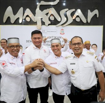 Danny Pomanto Kukuhkan Tim Pengembangan Program dan Tim SIBAT PMI Kota Makassar 2024-2029