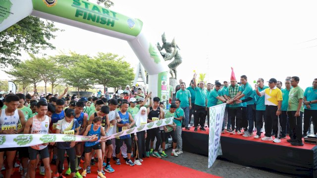 Pjs Wali Kota Makassar Lepas Peserta GAS Run di Pekan Keselamatan Jalan 2024