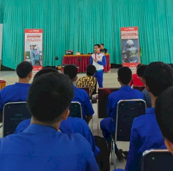 Asmo Sulsel Edukasi Siswa SMK 5 Makassar dan SMK 6 Makassar tentang Keselamatan Berkendara