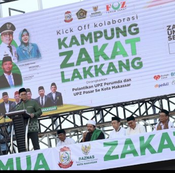 Danny Pomanto dan Jemaah Salat Subuh Kirim Al-fatihah Buat Almarhum Camat Ujung Pandang Syahrial Syamsuri