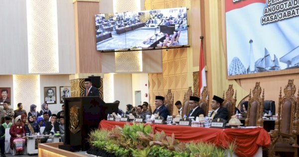 Sumpah Jabatan Anggota DPRD 2024-2029, Danny Pomanto Tekankan Kepentingan Publik dan Sukseskan Pilkada Serentak