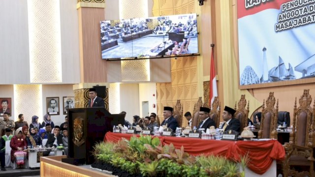 Sumpah Jabatan Anggota DPRD 2024-2029, Danny Pomanto Tekankan Kepentingan Publik dan Sukseskan Pilkada Serentak