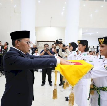 Wali Kota Kukuhkan Paskibraka 2024: Putra-Putri Terbaik Kota Makassar