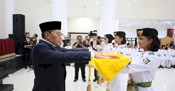 Wali Kota Kukuhkan Paskibraka 2024: Putra-Putri Terbaik Kota Makassar