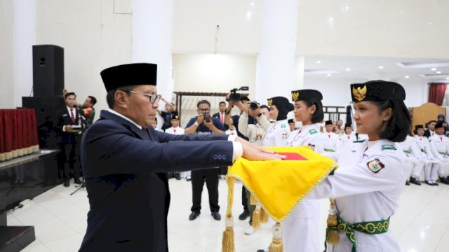 Wali Kota Kukuhkan Paskibraka 2024: Putra-Putri Terbaik Kota Makassar