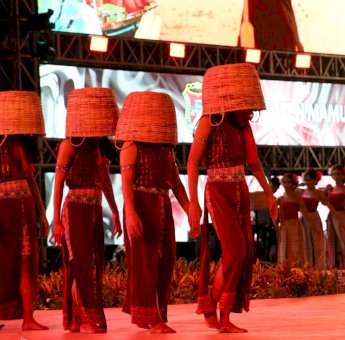 Tari Ma’bisu-Bisu Tutup Semaraknya Panggung Utama F8 Makassar di Hari Keempat