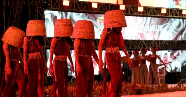Tari Ma’bisu-Bisu Tutup Semaraknya Panggung Utama F8 Makassar di Hari Keempat