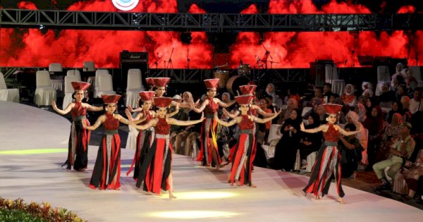 Sulbar Persembahkan Tari Ma’bundu di Penutupan Festival F8 Makassar