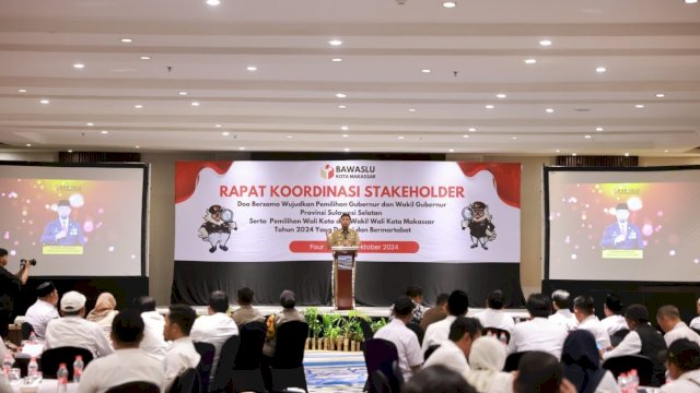 Pjs Wali Kota Makassar Andi Arwin Azis memberikan sambutan dalam kegiatan Rapat Koordinasi Stakeholder yang diselenggarakan oleh Bawaslu Kota Makassar di Hotel Four Points by Sheraton, Selasa (1/10)