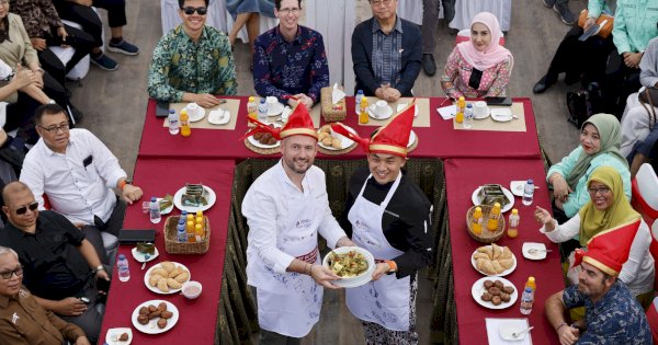Chef David Gallienne, Chef Prancis Peraih Michelin Star Masak Pallumara di Atas Kapal Pinisi