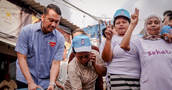 Seto Bagi-bagi Air Bersih di Tallo, Emak-Emak Sorak Oke Gas