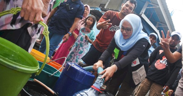 Peduli Air Bersih, Rezki Mulfiati Lutfi Kembali Salurkan Dua Mobil Tangki untuk Warga Tallo