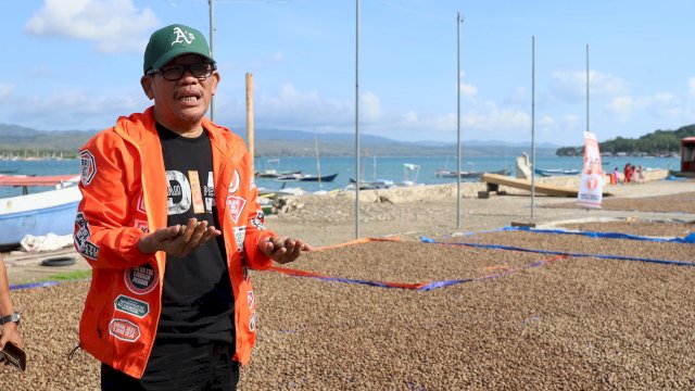 Petani Jambu Mete di Selayar Curhat ke Azhar: Harga Jual Rendah, Kami Menderita