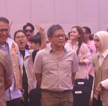 Rocky Gerung Hadir di Debat Pilwalkot Makassar, Duduk di Barisan SEHATI