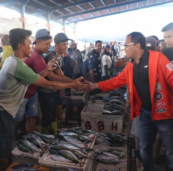 Dengar Aspirasi Nelayan di TPI Paotere, Danny Pomanto Janji Permudah Izin Perikanan Jika Terpilih Jadi Gubernur