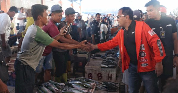 Dengar Aspirasi Nelayan di TPI Paotere, Danny Pomanto Janji Permudah Izin Perikanan Jika Terpilih Jadi Gubernur